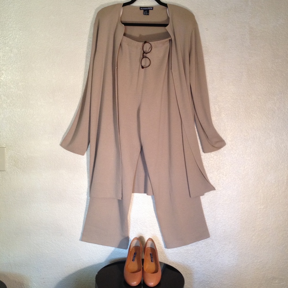 Bloomies! Like New BloomingdalesNOW  Tan Suit